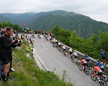 Verona races to solo Giro stage win as favourite Roglic loses time on leader Del Toro