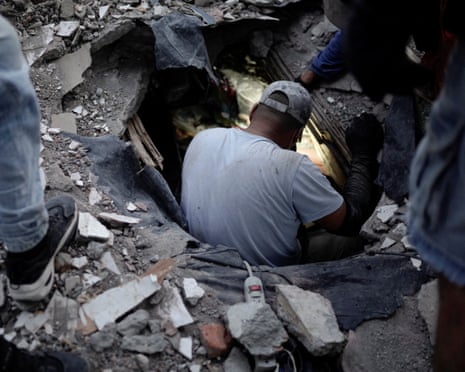 Rescuers at work in Cali