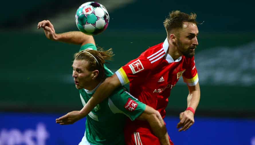 Werder’s forward Niclas Fuellkrug, left, tangles with and Union’s Florian Huebner.
