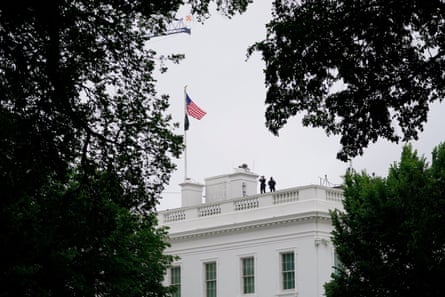 US Secret Service agents keep watch on the roof of the White House