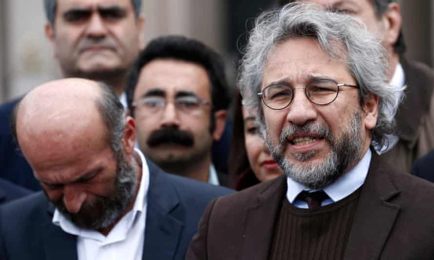 Can Dündar (right), arriving at court in Istanbul on Friday.