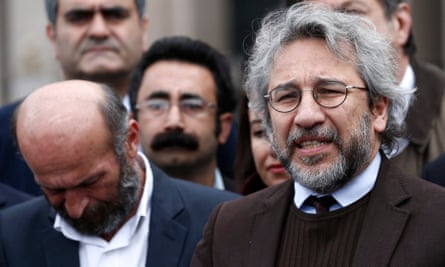 Can Dündar (right), arriving at court in Istanbul on Friday.