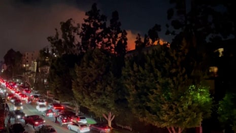 Chaotic scenes in LA as Hollywood Hills fire triggers evacuation – video report