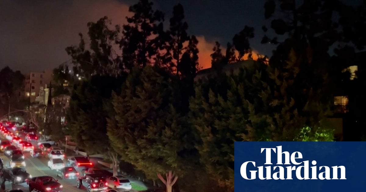 Chaotic scenes in LA as Hollywood Hills fire triggers evacuation – video report Chaotic scenes in LA as Hollywood Hills fire triggers evacuation – video report