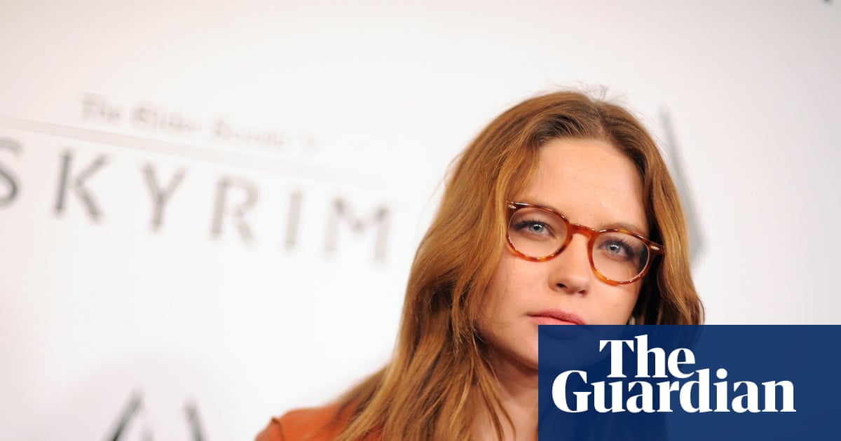 ديفي تشيس، نجمة الطفولة المعروفة بـ “ليلو وستيتش” و”الخاتم”، تموت عن عمر يناهز 35 عامًا ديفي تشيس، نجمة الطفولة المعروفة بـ “ليلو وستيتش” و”الخاتم”، تموت عن عمر يناهز 35 عامًا