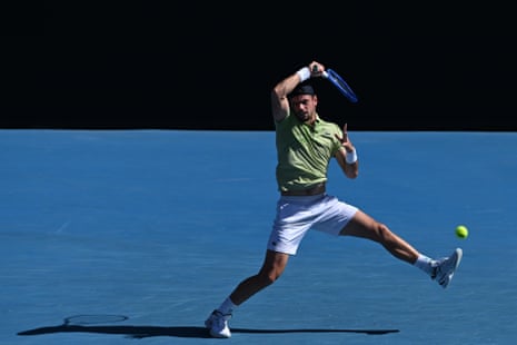 Arthur Gea whips a return to Stan Wawrinka.