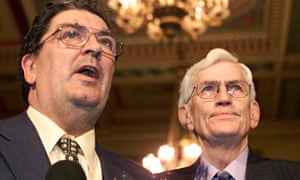 Seamus Mallon, right, and the SDLP leader, John Hume, addressing the media at Stormont in 1999.
