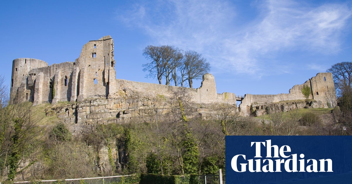 Visitors flock to Barnard Castle and other historic sites in England