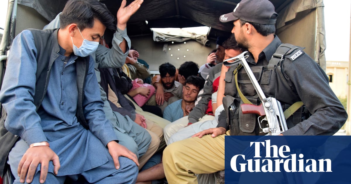 Pakistan starts mass deportation of undocumented Afghans