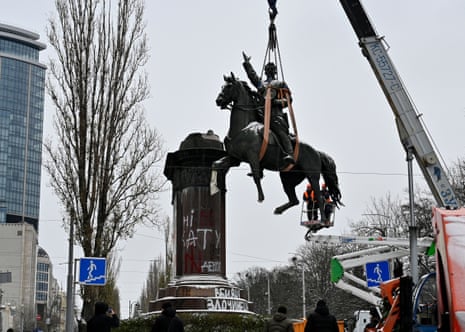 A statue of Soviet-era military leader Mykola Shchors is removed from its site in Kyiv on Saturday, amid Russia’s war on Ukraine.