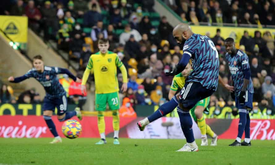 Alexandre Lacazette makes it 4-0 to Arsenal from the spot six minutes from time.