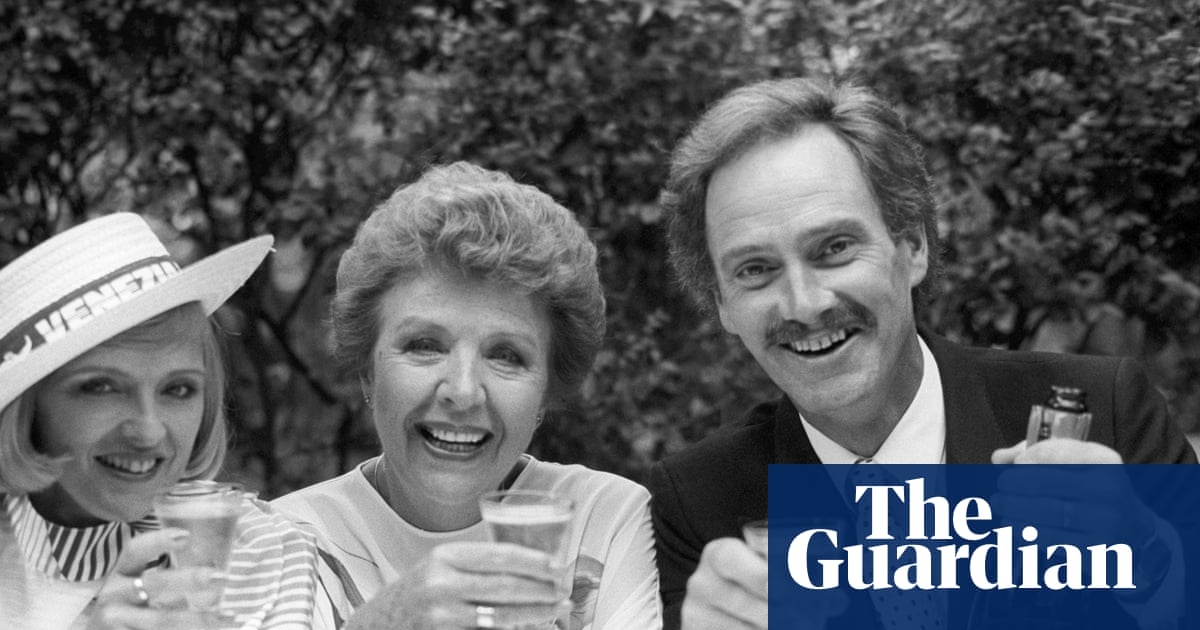 Tributes paid to Crossroads star Tony Adams, dead at 84
