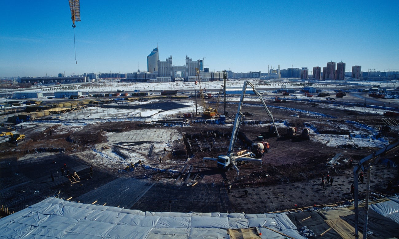 Building work on the Khan Shatyry entertainment centre in Astana, designed by Norman Foster in 2006.