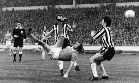 Dennis Tueart of Manchester City scores the winning goal against Newcastle United with an overhead kick, 1976.