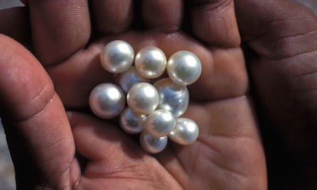 It S Not For Everyone The Hot Dangerous Work Behind The Lustre Of The World S Best Pearls Western Australia The Guardian