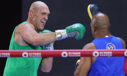 Tyson Fury trains in Riyadh for his heavyweight world title fight against Oleksandr Usyk
