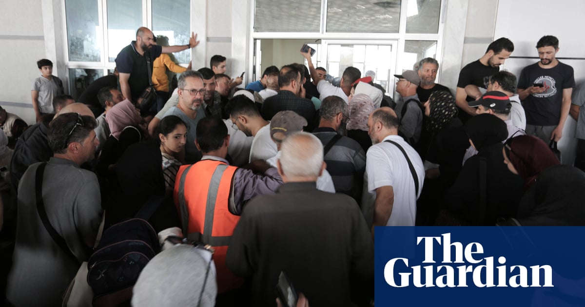 Фиксьорите с предполагаеми връзки с египетското разузнаване правят цяло състояние