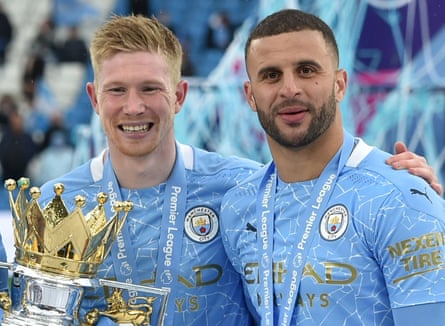 Manchester City teammates Kevin De Bruyne (left) and Kyle Walker with the Premier League trophy, May 2021