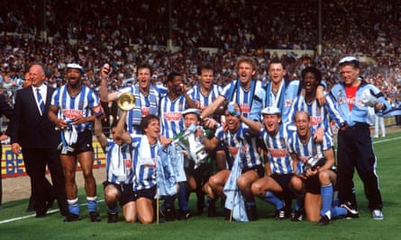 Coventry fête sa victoire en FA Cup en 1987, l'une des finales préférées de Motson.
