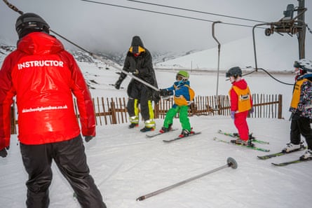 Children and instructor on skis