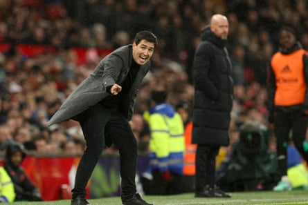 Andoni Iraola urges Bournemouth on, with Erik ten Hag in the background, during a 3-0 win at Manchester United in December 2023