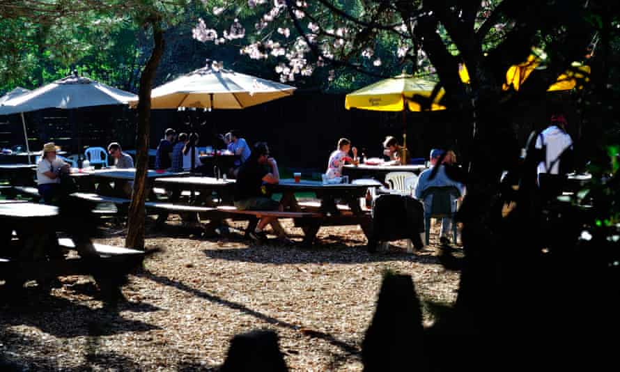 The Alpine Inn Beer Garden today – still a place where Silicon Valley crowds gather.