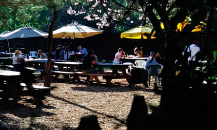 The Alpine Inn Beer Garden today – still a place where Silicon Valley crowds gather.