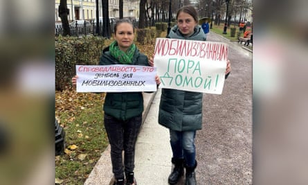 Maria Andreeva, left, at a Moscow protest.