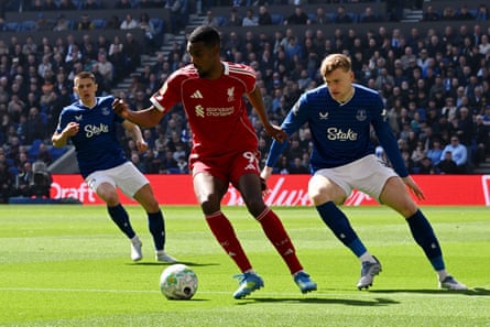 Alexander Isak successful action against Everton.