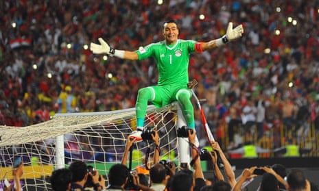Essam El-Hadary celebrates after Mo Salah’s late goal beat Congo to send Egypt to the World Cup for the first time in 28 years.