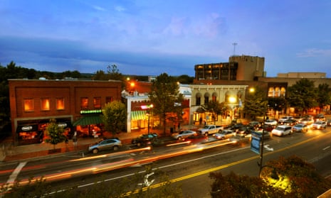 Chapel Hill’s main drag, Franklin Street, at dusk.
Downtown Chapel Hill, North Carolina, US.