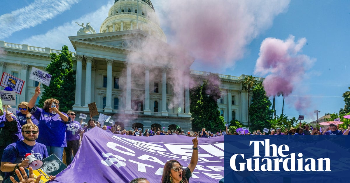 Thousands of California public employees set to strike over contract