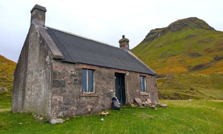 Guirdil Bothy and Bloodstone hill.