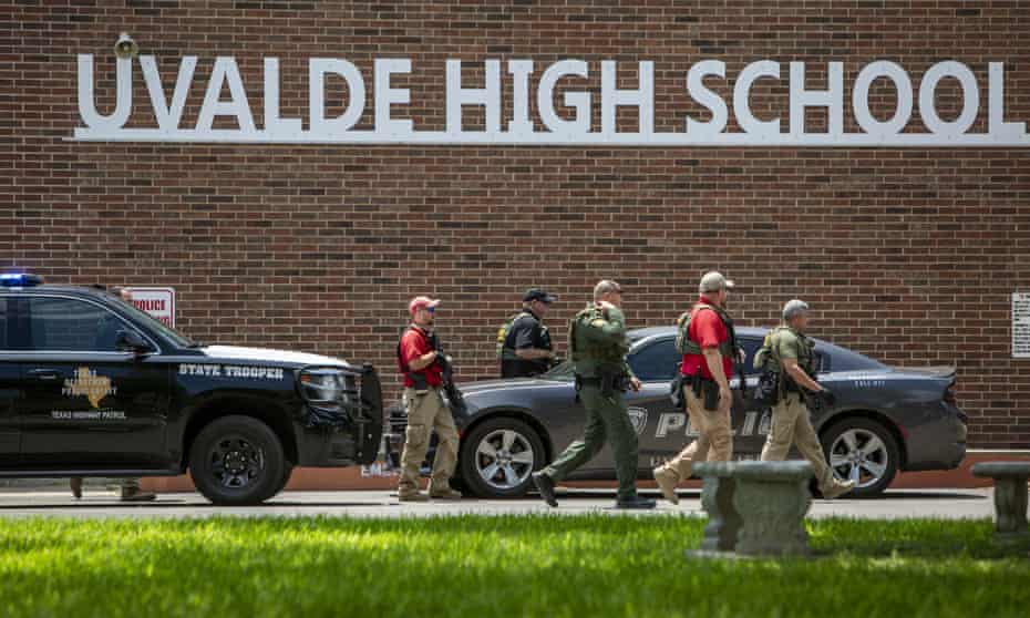 Texas school shooting: 14 students and one teacher killed – latest updates