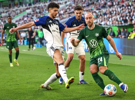 Christian Eriksen on the ball against Hamburg