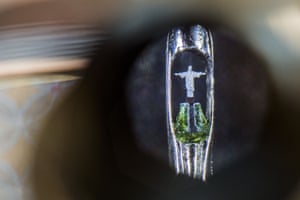Christ the Redeemer needle sculpture by Willard Wigan