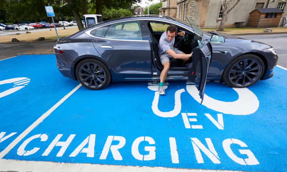 Electric Cars Could Form Battery Hubs To Store Renewable Energy Electric Hybrid And Low Emission Cars The Guardian