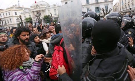 Protesters clash with police on the streets of Tunis