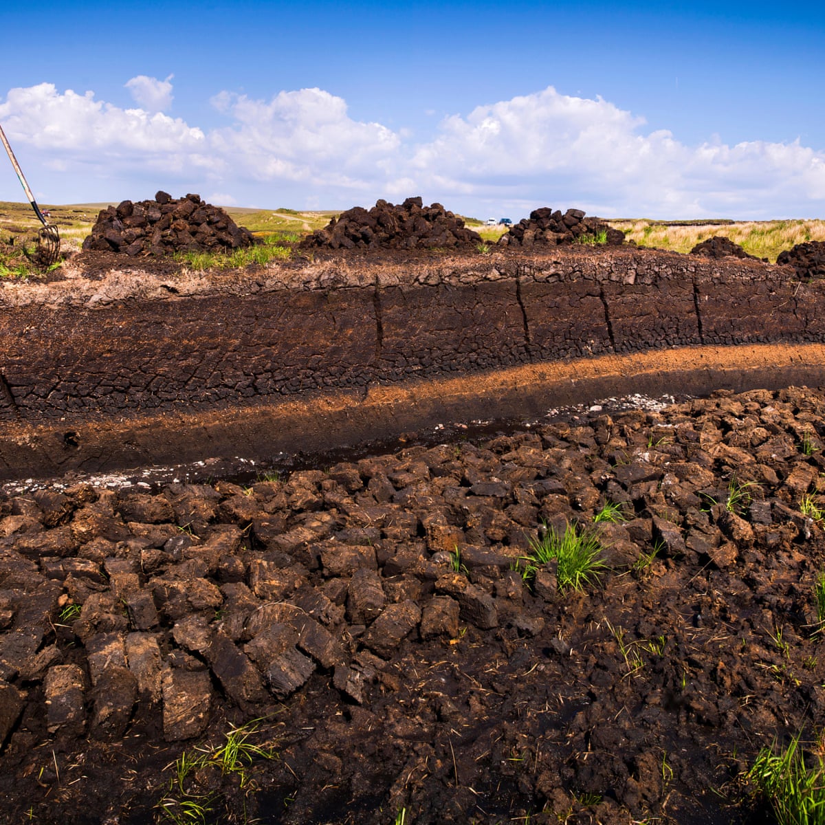 End of an era as Ireland closes its peat bogs 'to fight climate ...