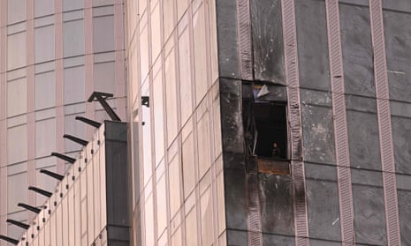 scarpa marmolada trek damen A woman inspects the damage after a drone hit a building in Moscow's business district