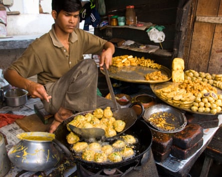 A man cooking pakoda in Haridwar in India