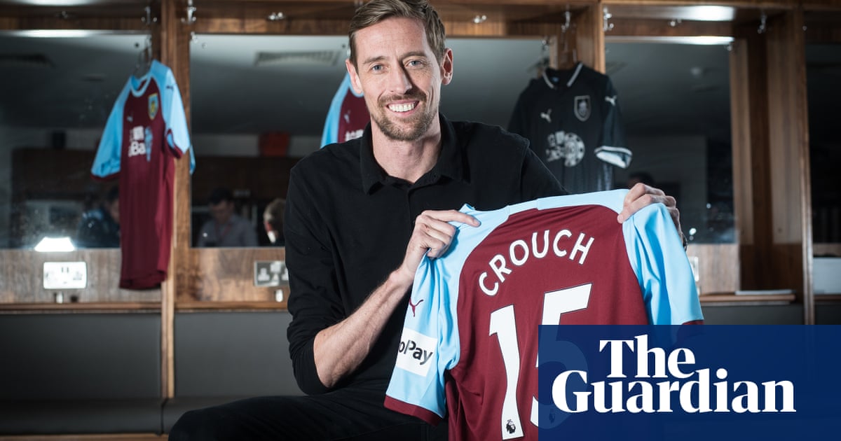 Peter Crouch returns to Premier League at age of 38 after signing