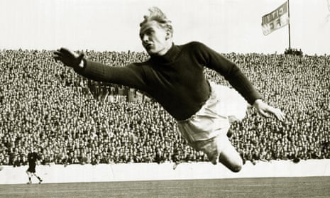 Bert Trautmann playing for Manchester City against Wolverhampton Wanderers in 1951.