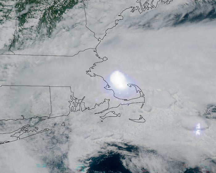 Meteor over Massachusetts prompts reports of booms across US and Canada