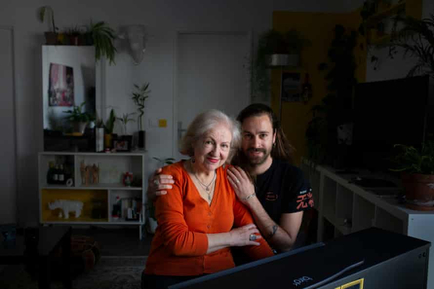 Liudmyla et son fils Nidal à Paris.