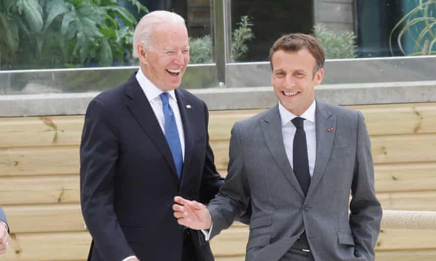 Biden et Macron partagent une blague ensemble