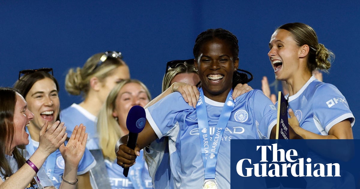 Khadija Shaw snubs Chelsea for massive Manchester City extension