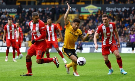 Vinícius Souza (left) and Jack Robinson in action at Molineux