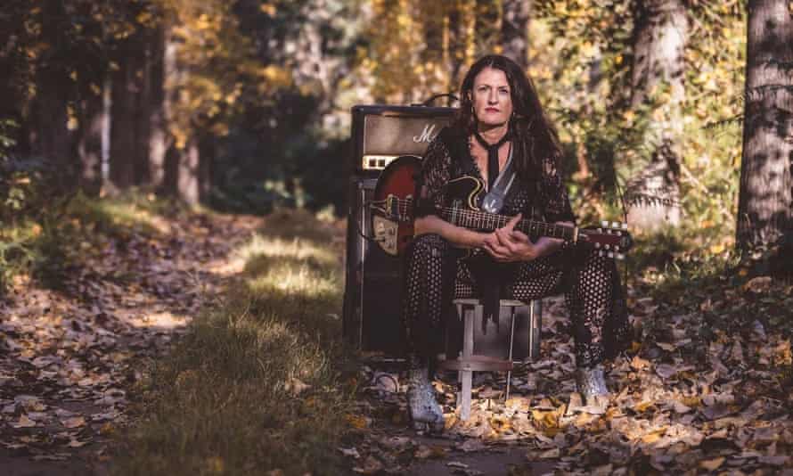 Alannah Russack, Australian solo artist and lead singer of the Hummingbirds.