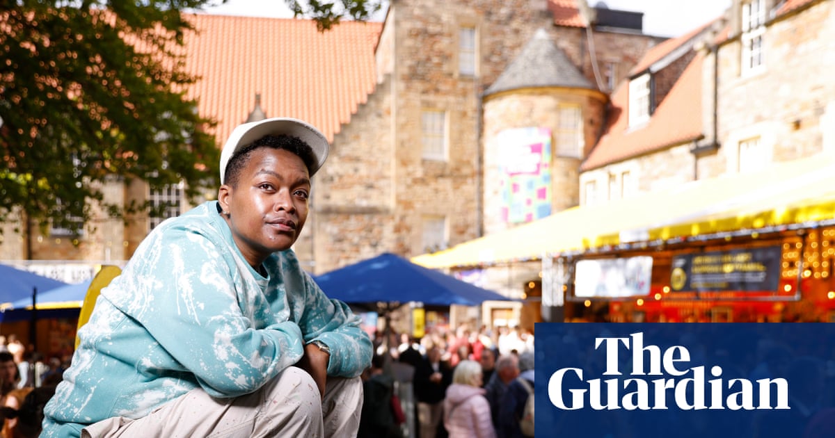 "Parecía una escena de El cuento de la criada": cómicos estadounidenses hablan sobre los peligros de la sátira política | Festival de Edimburgo 2025 "Parecía una escena de El cuento de la criada": cómicos estadounidenses hablan sobre los peligros de la sátira política | Festival de Edimburgo 2025